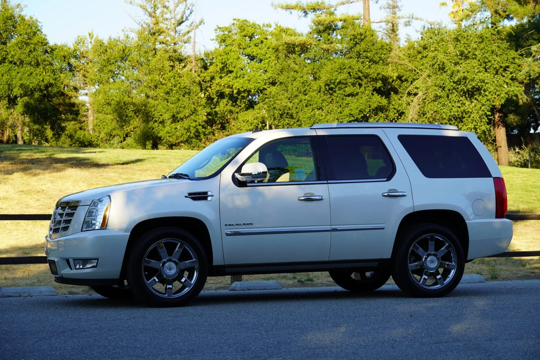 2011 Cadillac Escalade & EXT 3rd Gen - Image 11 of 31