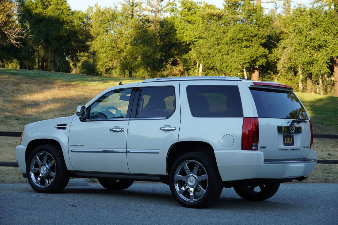 2011 Cadillac Escalade & EXT 3rd Gen - Image 15 of 31