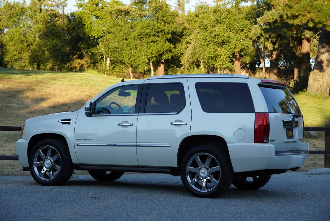 2011 Cadillac Escalade & EXT 3rd Gen - Image 14 of 31