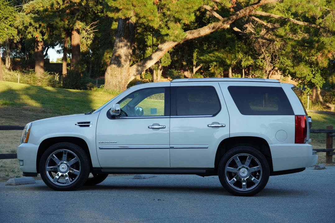 2011 Cadillac Escalade & EXT 3rd Gen - Image 12 of 31