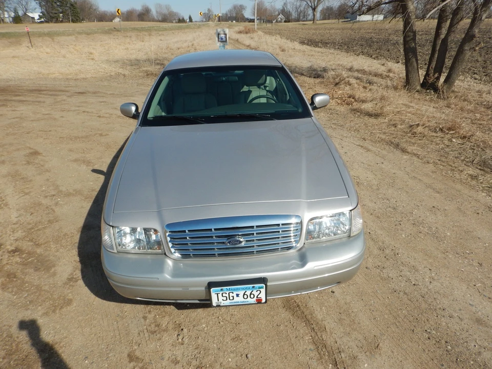 2011 Ford Crown Victoria - Image 11 of 31