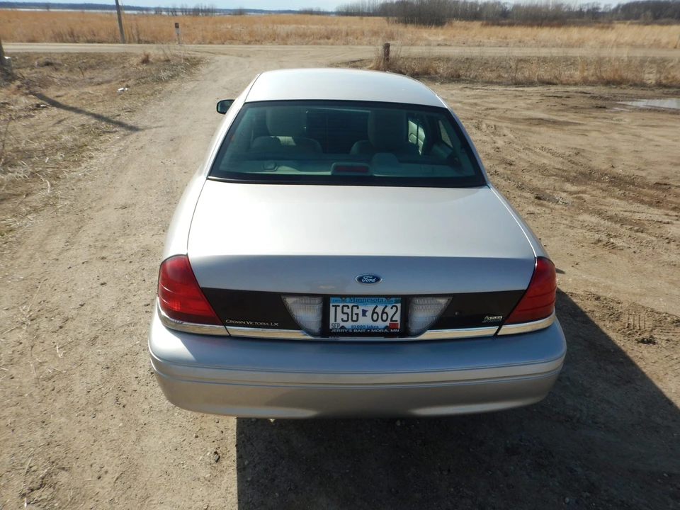 2011 Ford Crown Victoria - Image 8 of 31