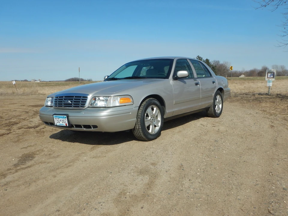 2011 Ford Crown Victoria - Image 4 of 31