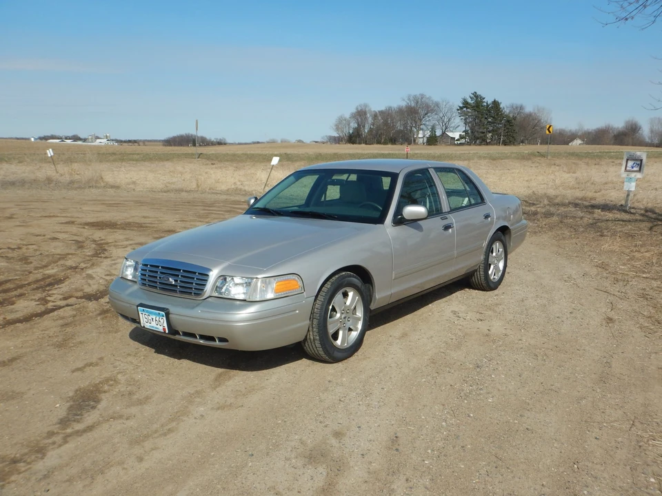 2011 Ford Crown Victoria - Image 3 of 31