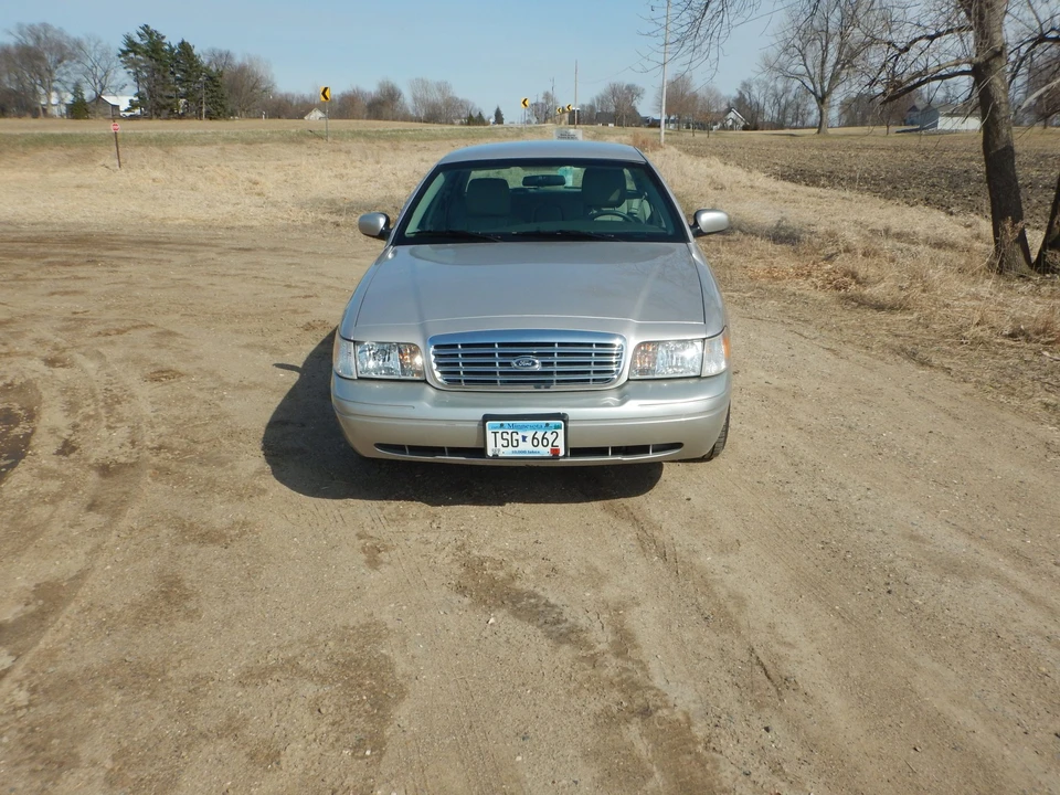 2011 Ford Crown Victoria - Image 13 of 31