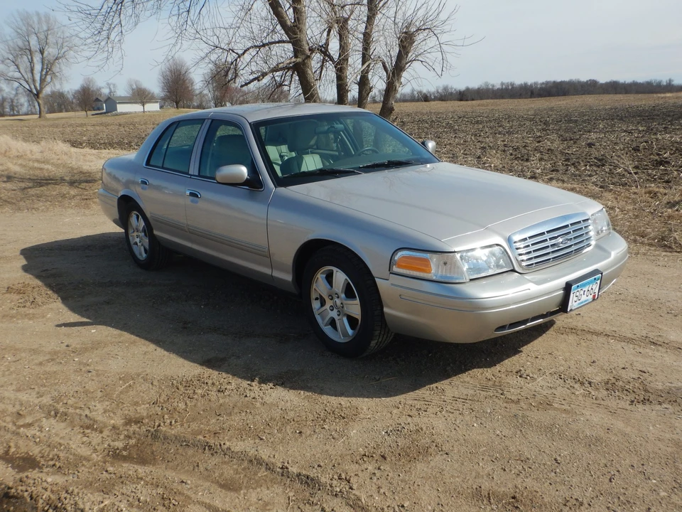 2011 Ford Crown Victoria - Image 10 of 31