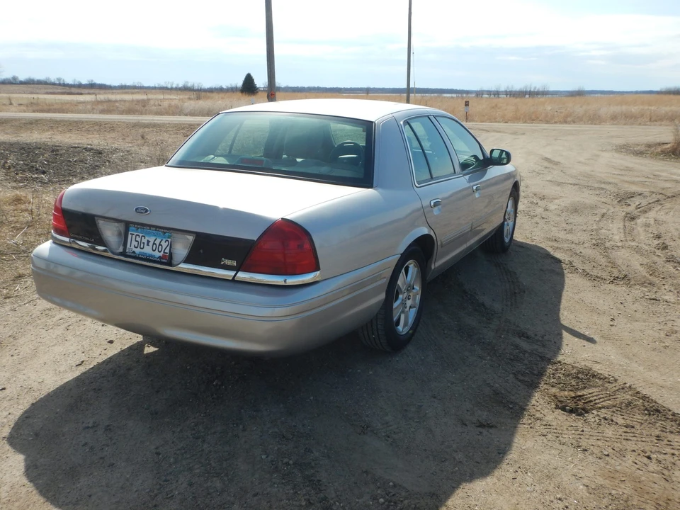 2011 Ford Crown Victoria - Image 9 of 31