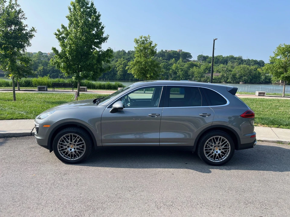 2016 Porsche 958 Cayenne S - Image 10 of 31