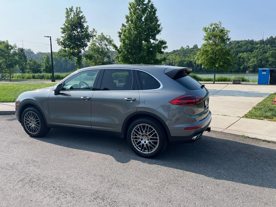 2016 Porsche 958 Cayenne S - Image 9 of 31