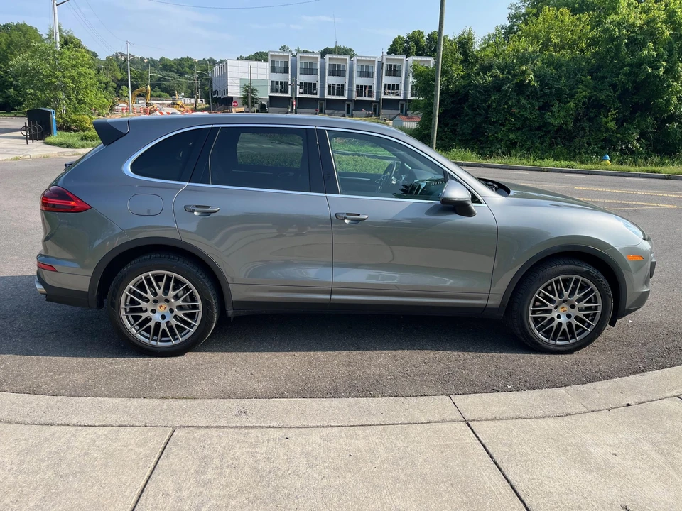 2016 Porsche 958 Cayenne S - Image 5 of 31