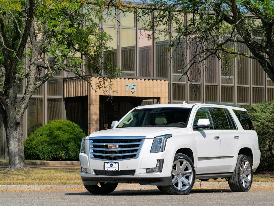2017 Cadillac Escalade 4th Gen - Image 2 of 31