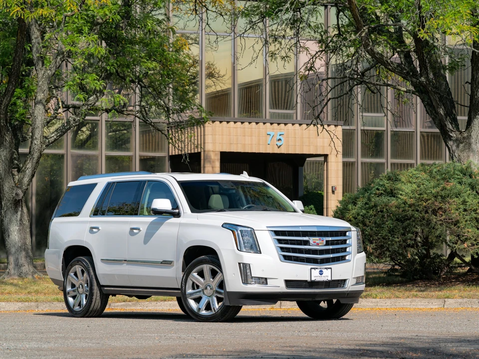2017 Cadillac Escalade 4th Gen - Image 19 of 31