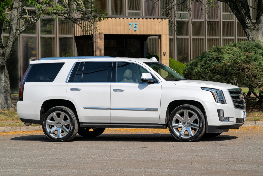 2017 Cadillac Escalade 4th Gen - Image 16 of 31