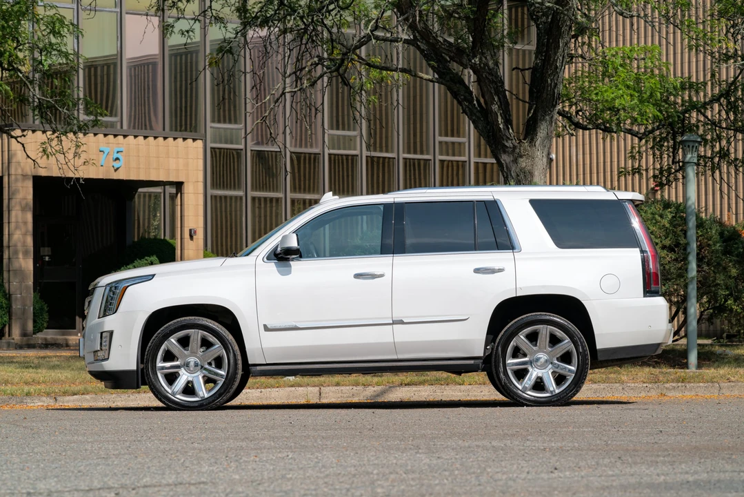 2017 Cadillac Escalade 4th Gen - Image 7 of 31
