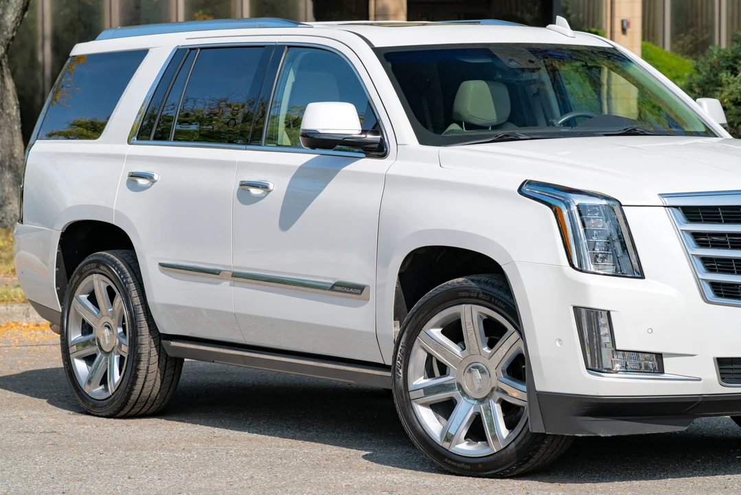 2017 Cadillac Escalade 4th Gen - Image 28 of 31