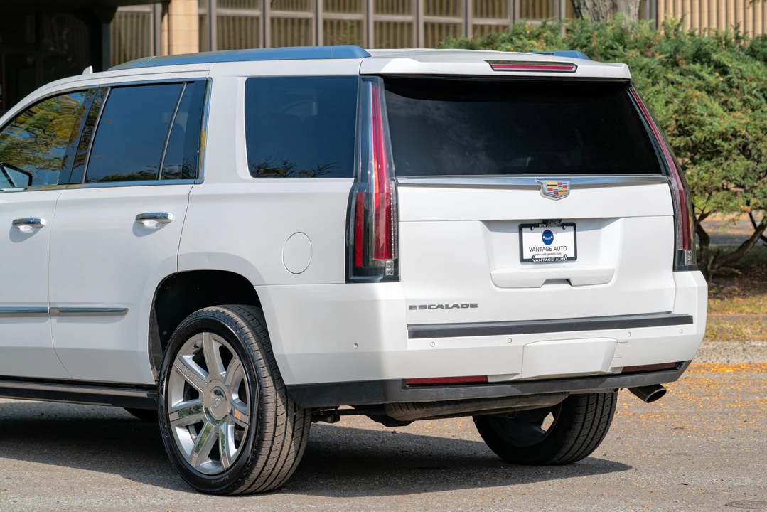 2017 Cadillac Escalade 4th Gen - Image 25 of 31