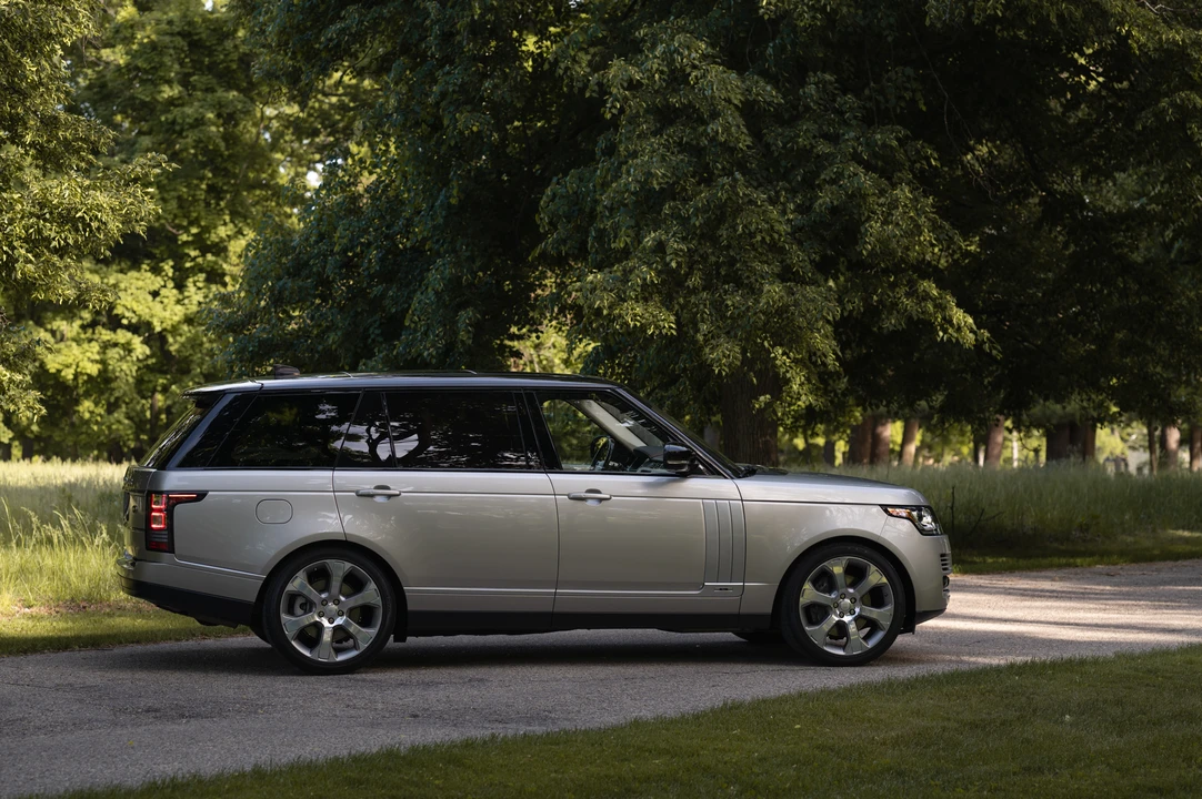 2017 Land Rover Range Rover L405 - Image 17 of 31