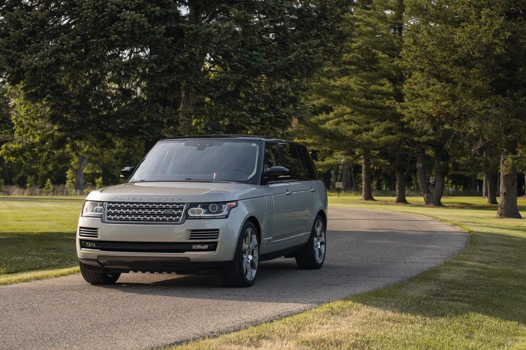 2017 Land Rover Range Rover L405 - Image 2 of 31