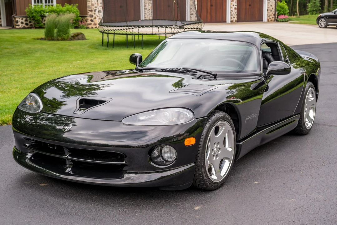 2000 Dodge Viper GTS 2nd Gen - Image 2 of 31