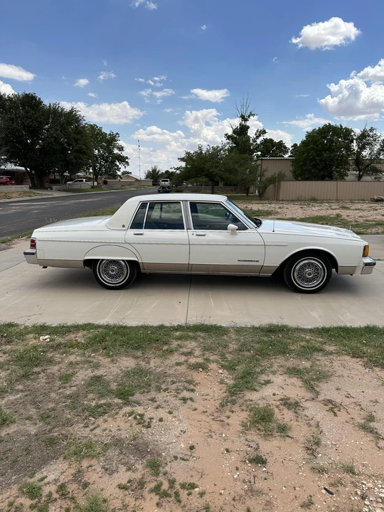 1986 Pontiac Parisienne - Image 11 of 31