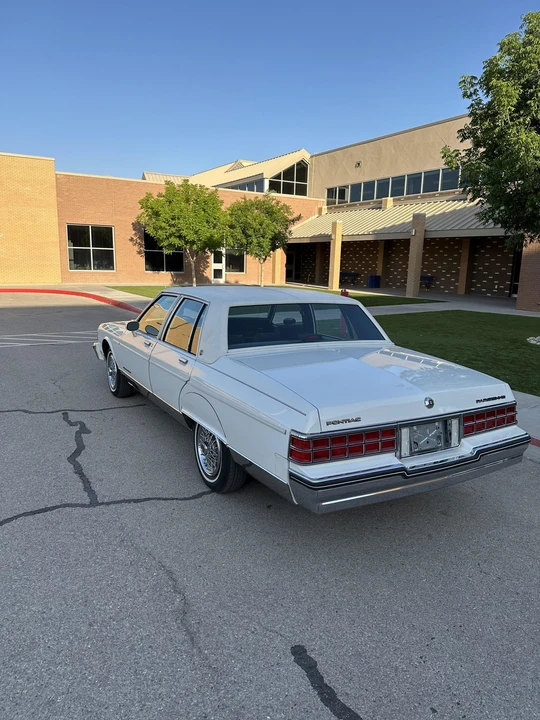 1986 Pontiac Parisienne - Image 7 of 31