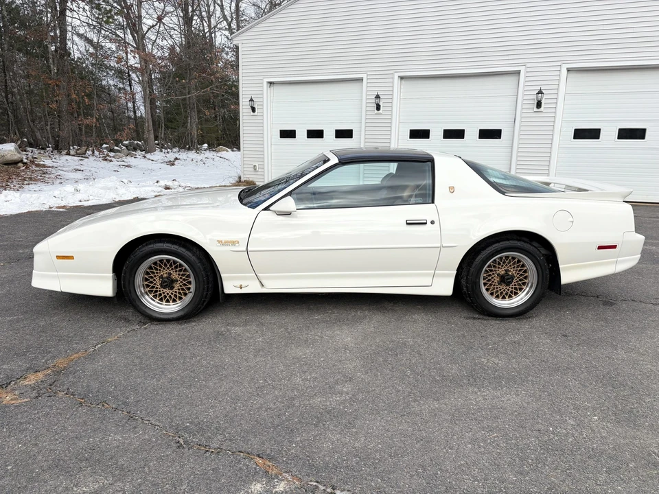 1989 Pontiac Firebird Trans Am 3rd Gen - Image 25 of 31