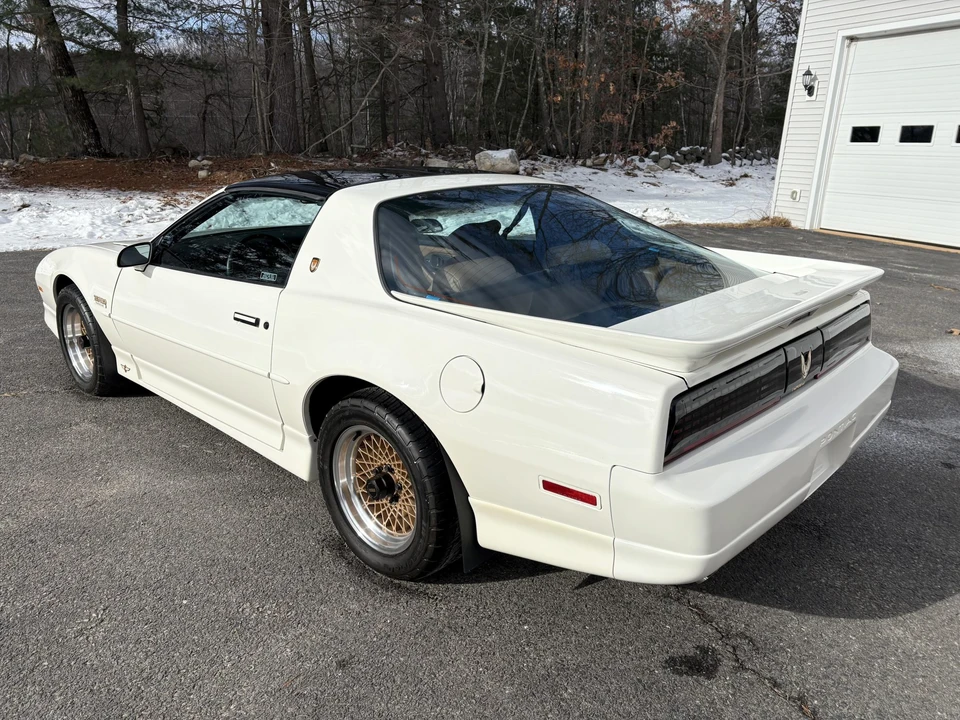 1989 Pontiac Firebird Trans Am 3rd Gen - Image 24 of 31