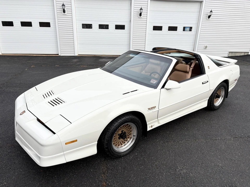 1989 Pontiac Firebird Trans Am 3rd Gen - Image 2 of 31