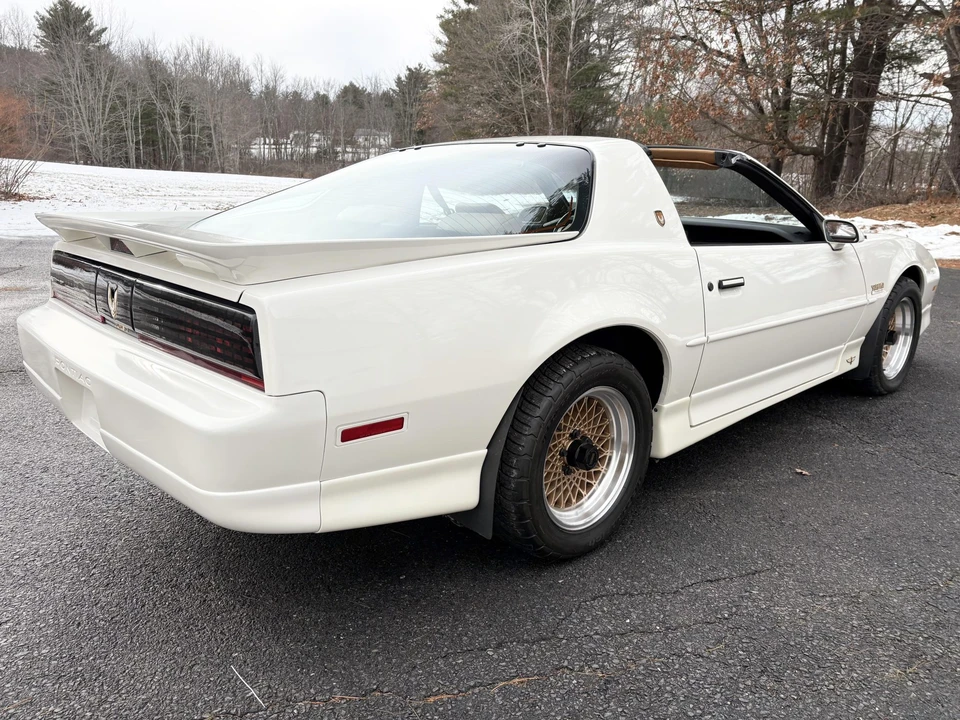 1989 Pontiac Firebird Trans Am 3rd Gen - Image 17 of 31
