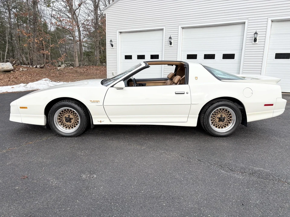 1989 Pontiac Firebird Trans Am 3rd Gen - Image 26 of 31