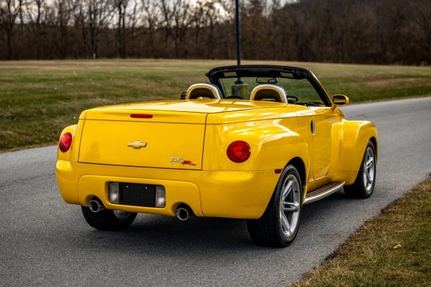 2004 Chevrolet SSR - Image 2 of 7