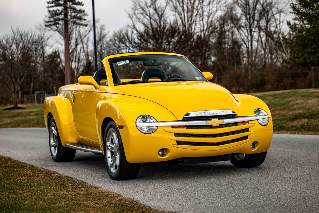 2004 Chevrolet SSR - Image 2 of 31