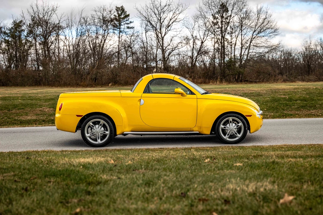 2004 Chevrolet SSR - Image 18 of 31