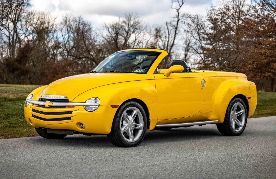 2004 Chevrolet SSR - Image 3 of 31