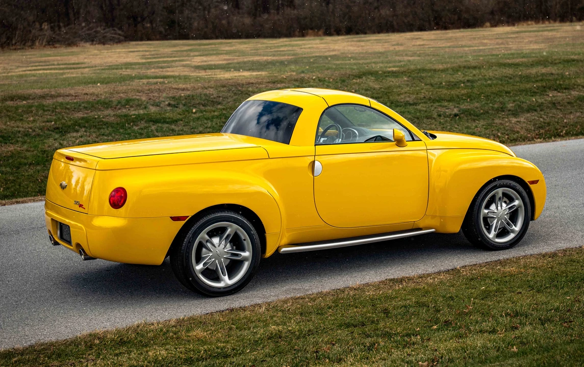2004 Chevrolet SSR - Image 19 of 31