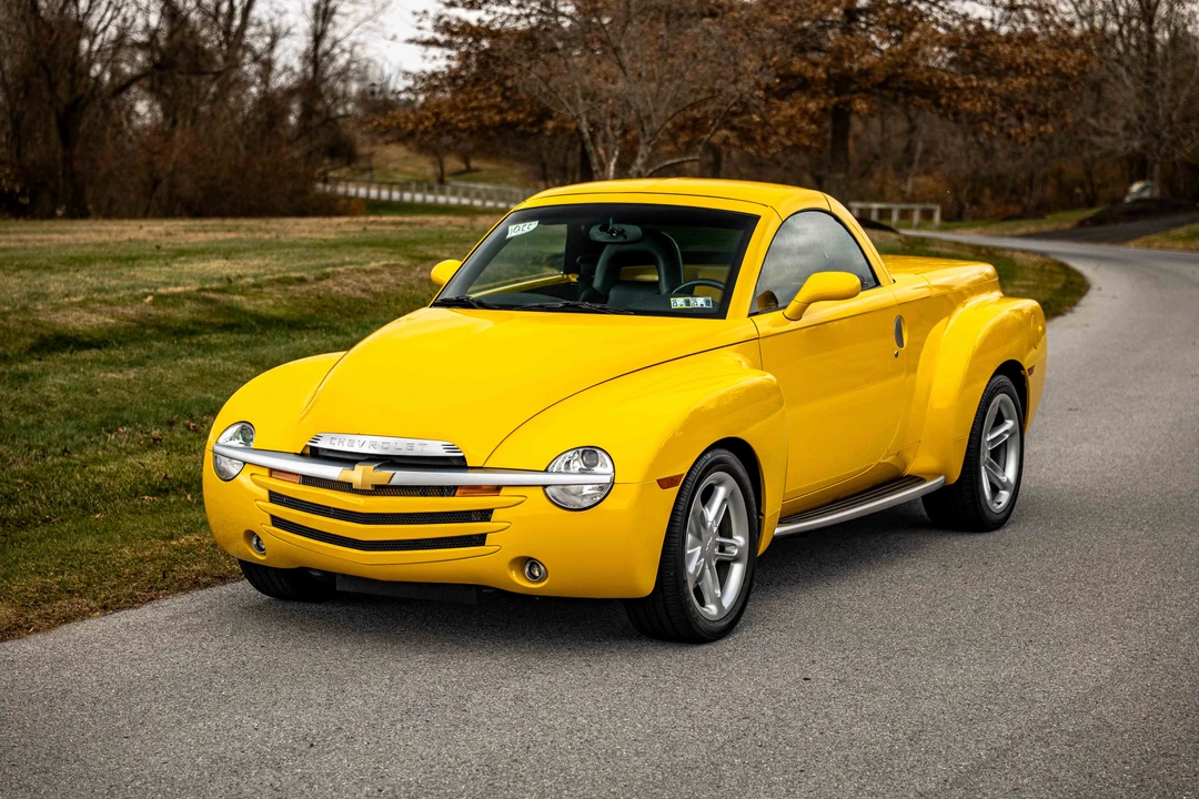 2004 Chevrolet SSR - Image 11 of 31