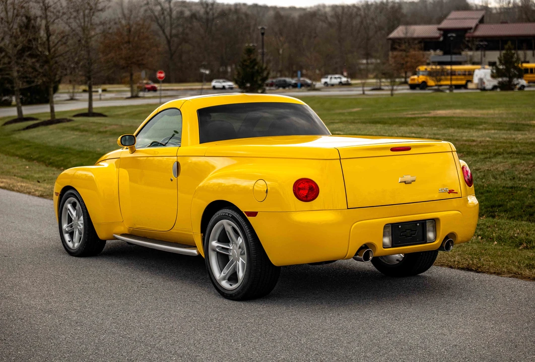 2004 Chevrolet SSR - Image 24 of 31