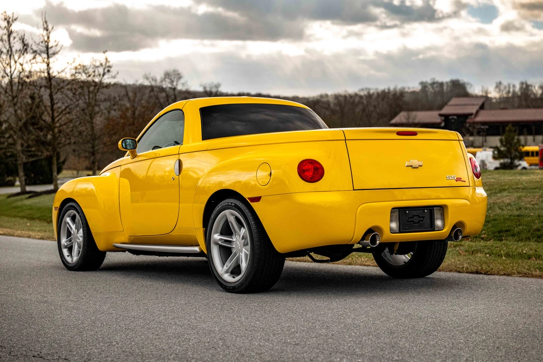2004 Chevrolet SSR - Image 9 of 31