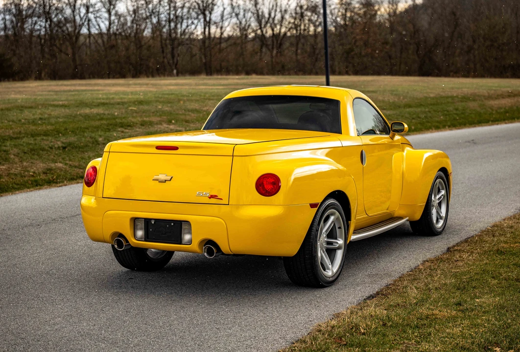 2004 Chevrolet SSR - Image 8 of 31