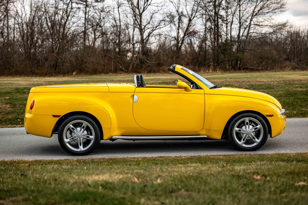 2004 Chevrolet SSR - Image 7 of 31