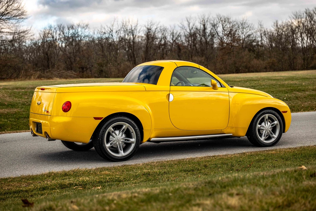 2004 Chevrolet SSR - Image 20 of 31