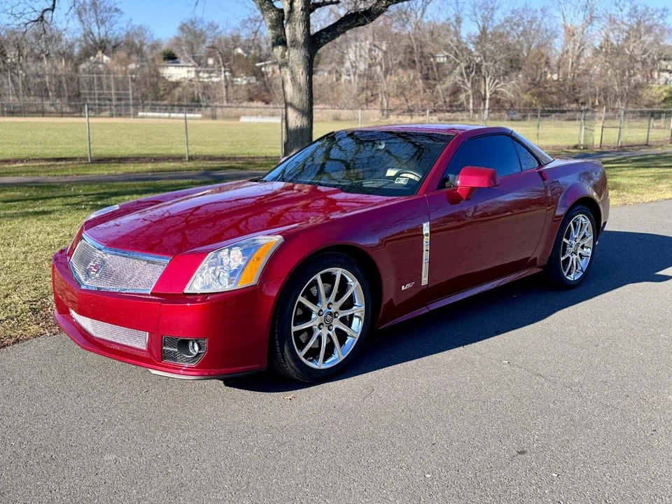2009 Cadillac XLR-V - Image 2 of 31