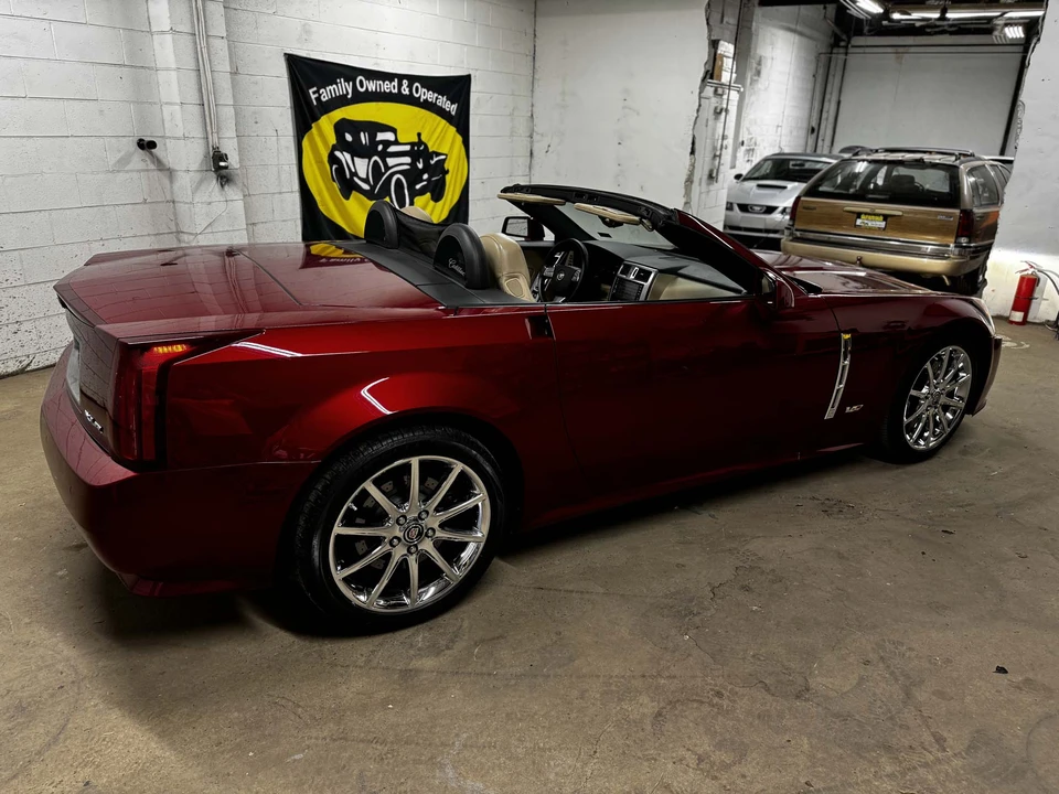 2009 Cadillac XLR-V - Image 23 of 31