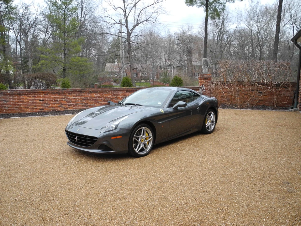 2016 Ferrari California T - Image 2 of 31