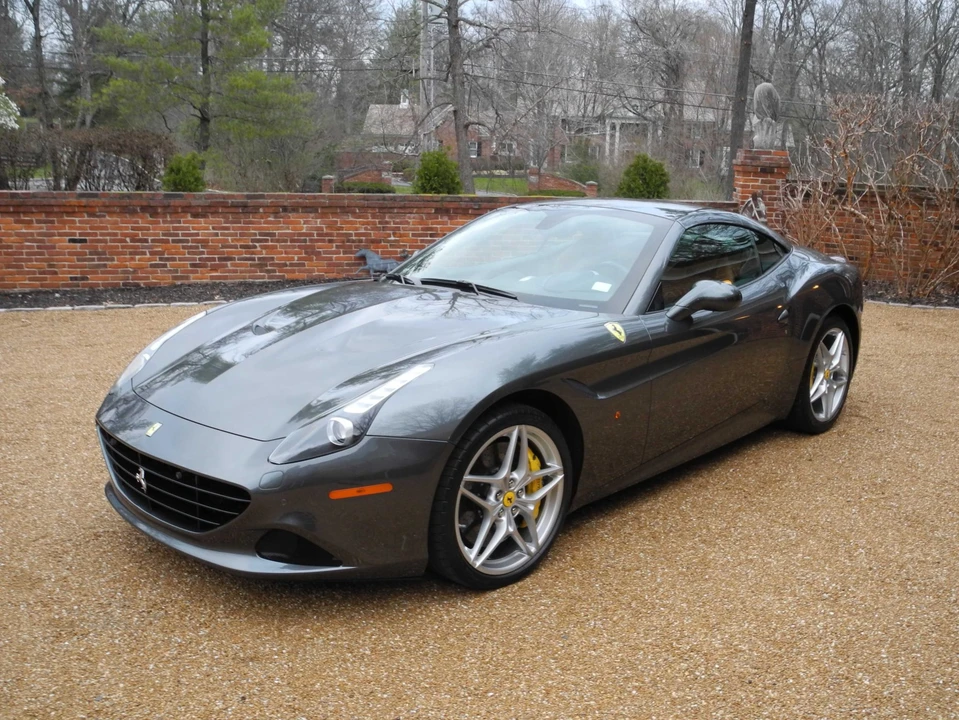 2016 Ferrari California T - Image 3 of 31