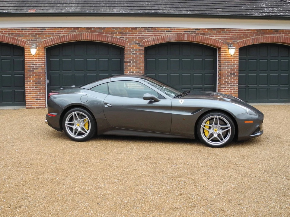2016 Ferrari California T - Image 12 of 31