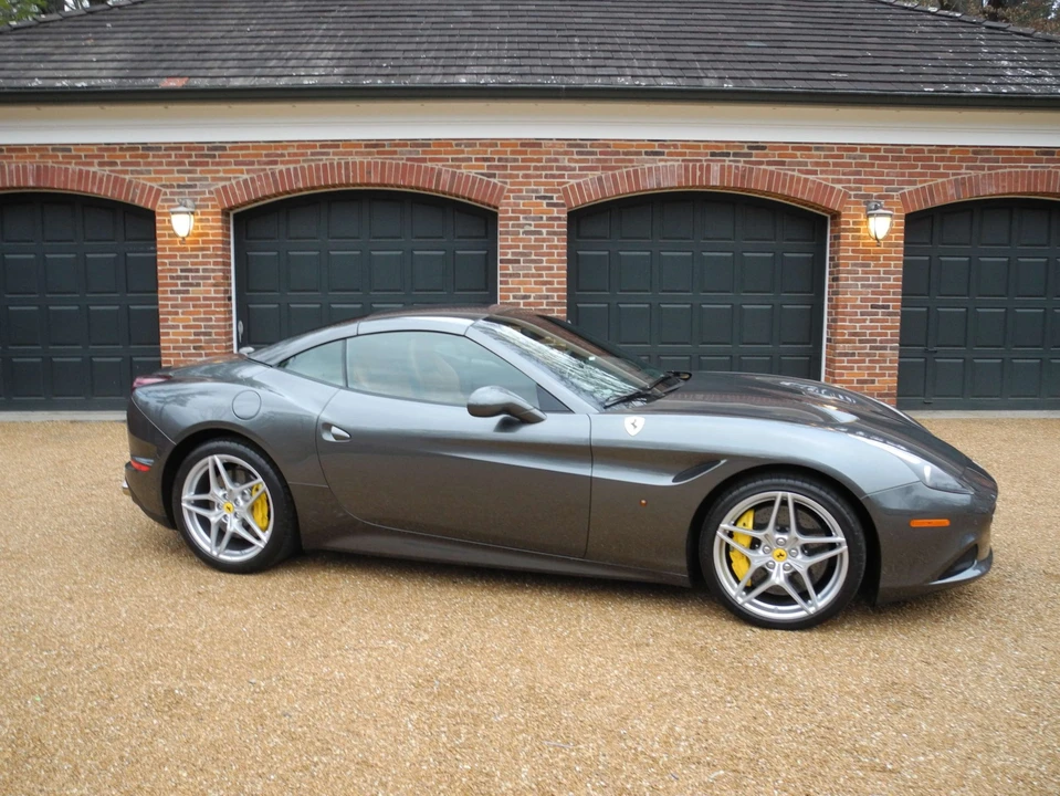 2016 Ferrari California T - Image 14 of 31