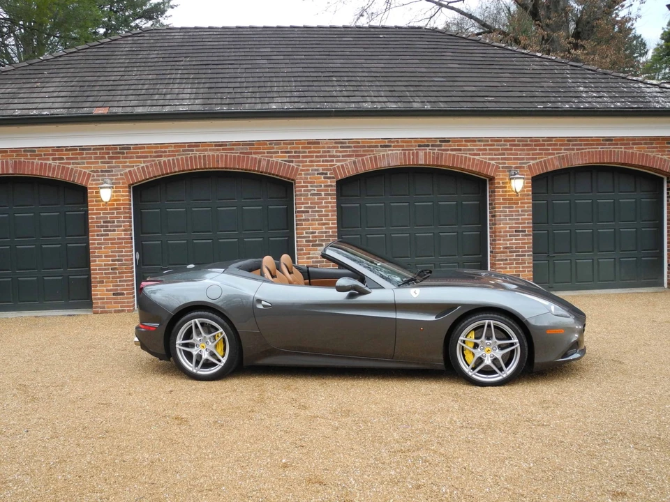 2016 Ferrari California T - Image 23 of 31