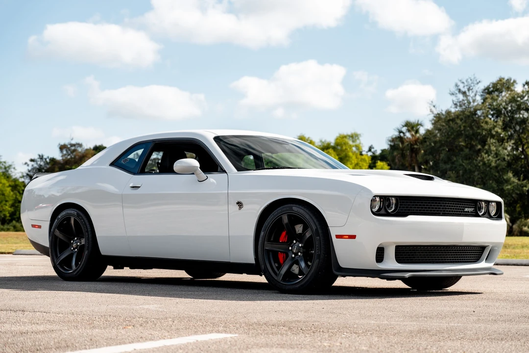 2017 Dodge Challenger SRT Hellcat 3rd Gen - Image 4 of 31