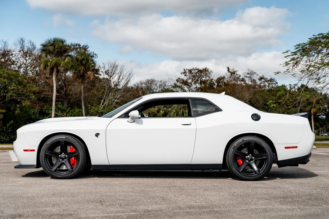 2017 Dodge Challenger SRT Hellcat 3rd Gen - Image 10 of 31
